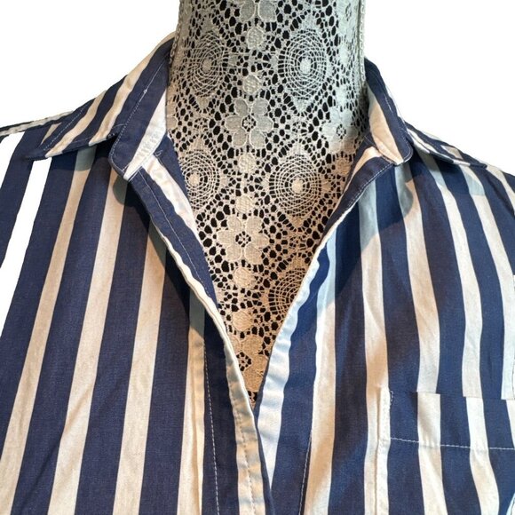 Gap Dress shirt V neck collared Woman’s Small Navy & White stripes fitted - Picture 2 of 12